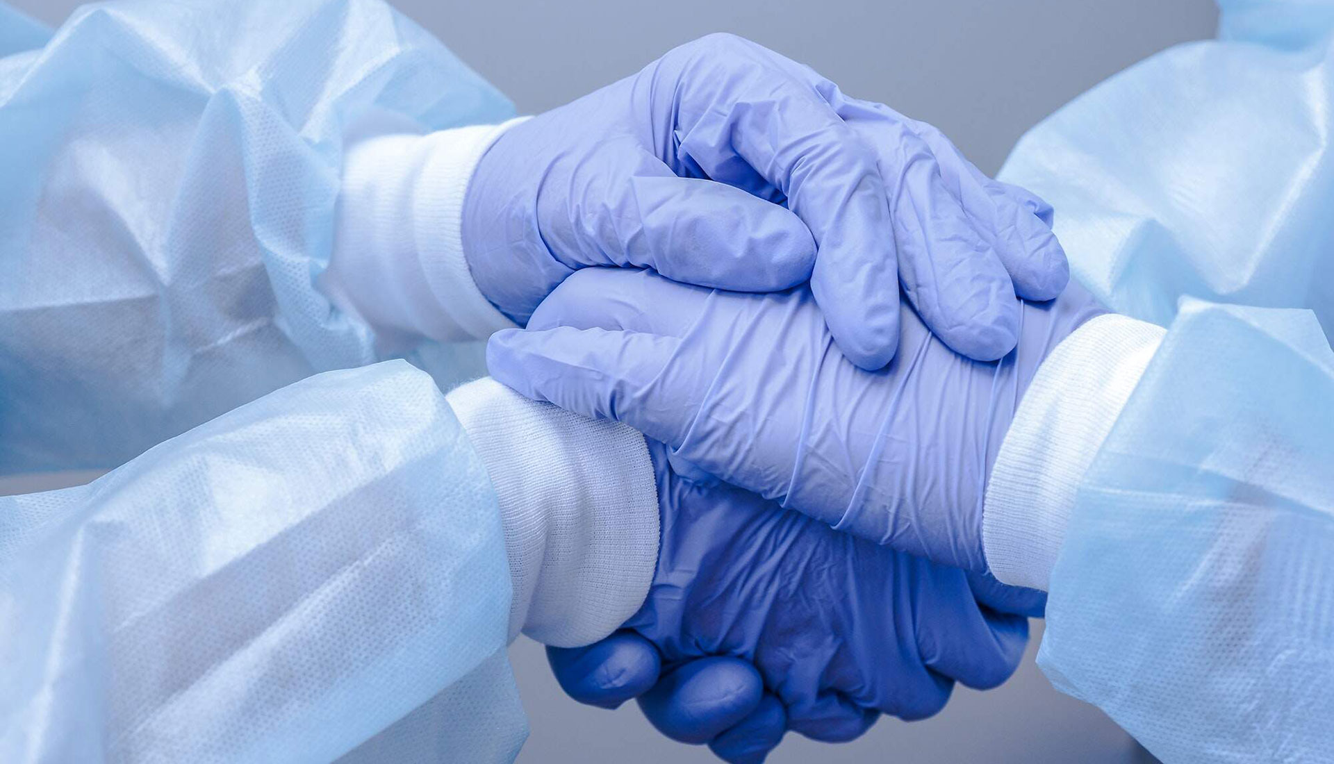doctors-shake-hands